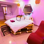 Lồng Đèn Đỏ Hotel