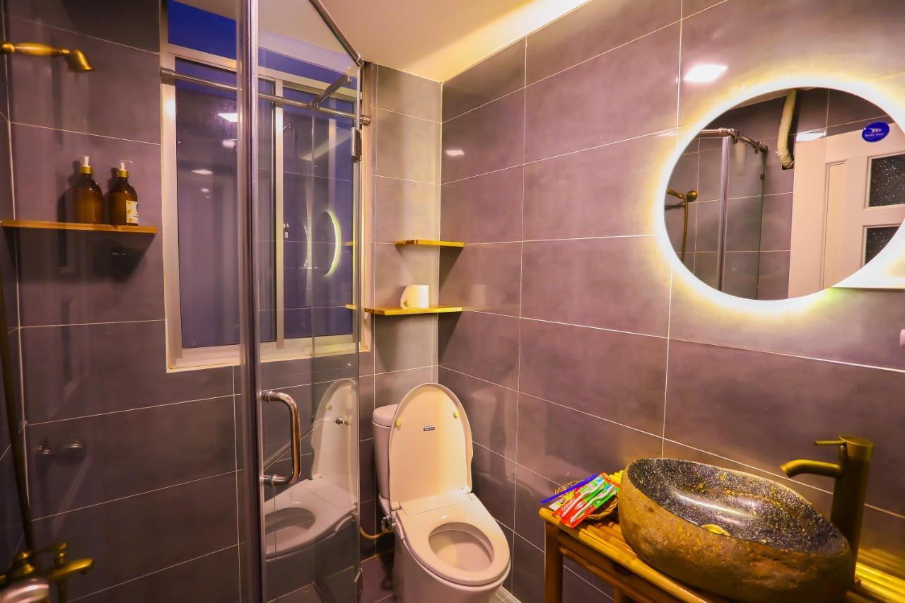 Lồng đèn đỏ Khách sạn tình yêu *
